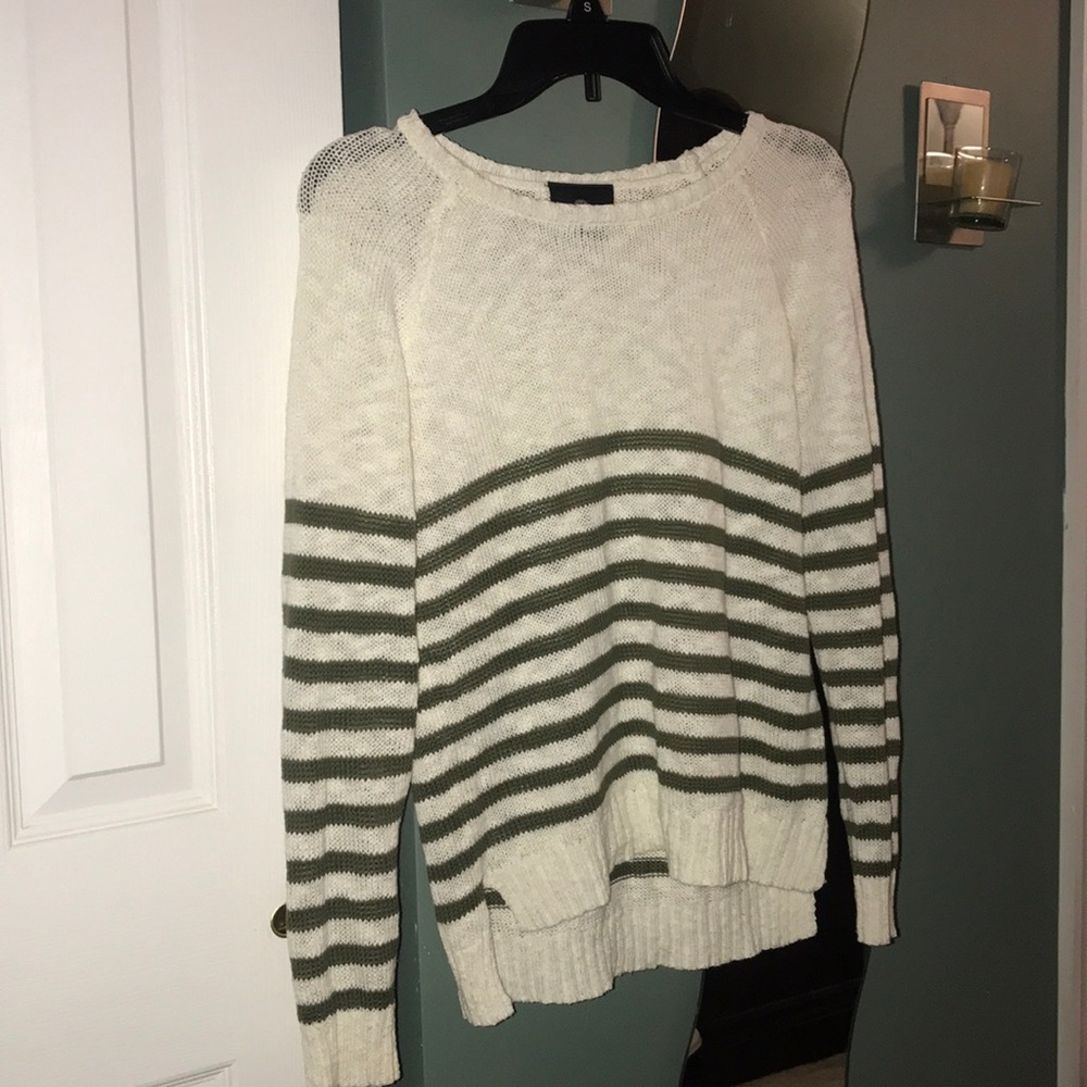Long sleeve knit sweater.